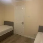 Riverside Retreat In Isleworth